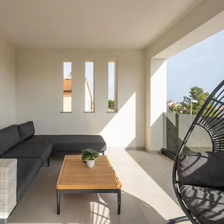 Ferienhaus Mit Privatpool Fur 8 Personen Ca 160 Qm In Vodice-srima, Dalmatien Norddalmatien
