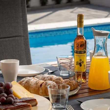 Ferienhaus Mit Privatpool Fur 8 Personen Ca 160 Qm In Vodice-srima, Dalmatien Norddalmatien Vodice