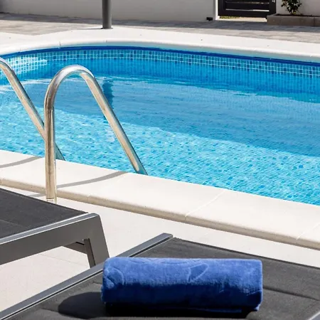 Ferienhaus Mit Privatpool Fur 8 Personen Ca 160 Qm In Vodice-srima, Dalmatien Norddalmatien * Vodice